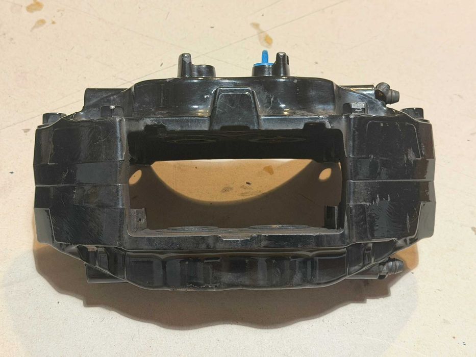 Zaciski przednie Subaru Brembo z Legacy Tuned by STi Impreza Forester