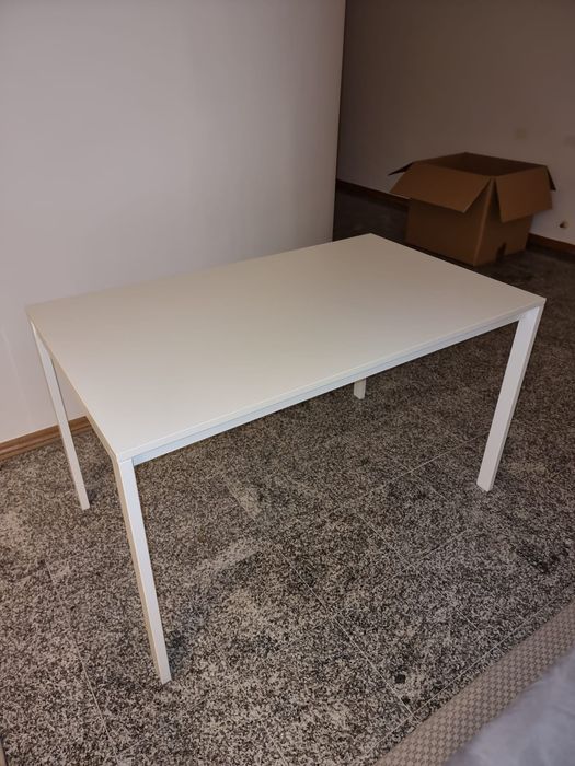 Mesa de Cozinha e 4 cadeiras com almofadas