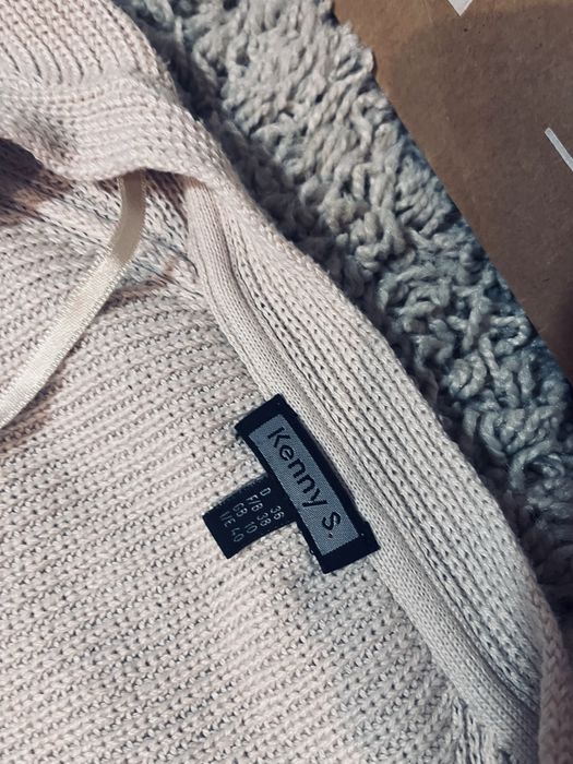 Piekny bezowy sweter rozm S v dekolt