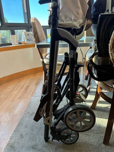 Kit de bebé com carrinho com ovo, alcofa e ovo para carro com isofix marca Chico