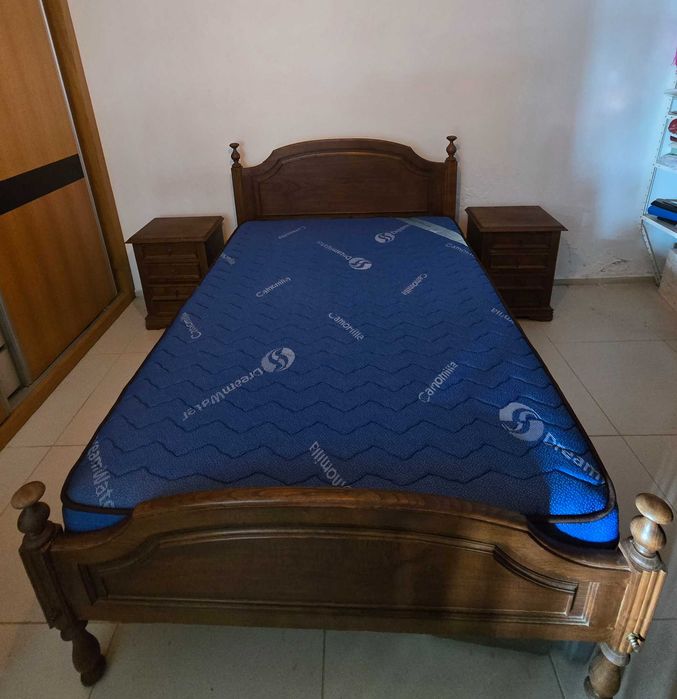 Mobiliário de quarto em madeira