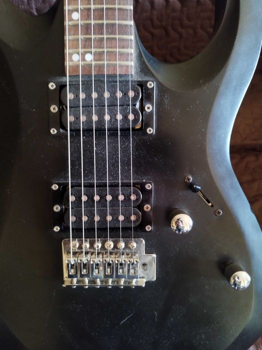 Guitarra Cort X1 com amplificador de 10 watts