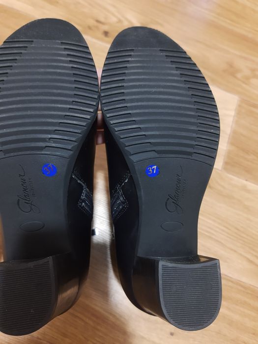 Нові шкіряні чобітки, ботільони 37 р