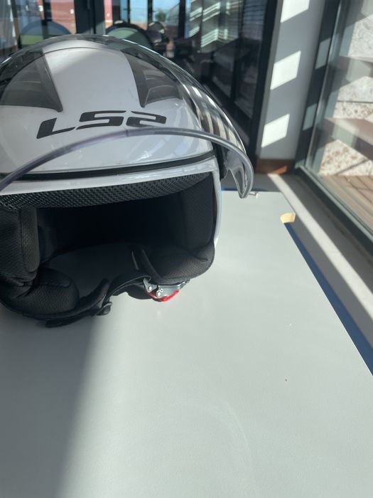 Capacete aberto marca LS2