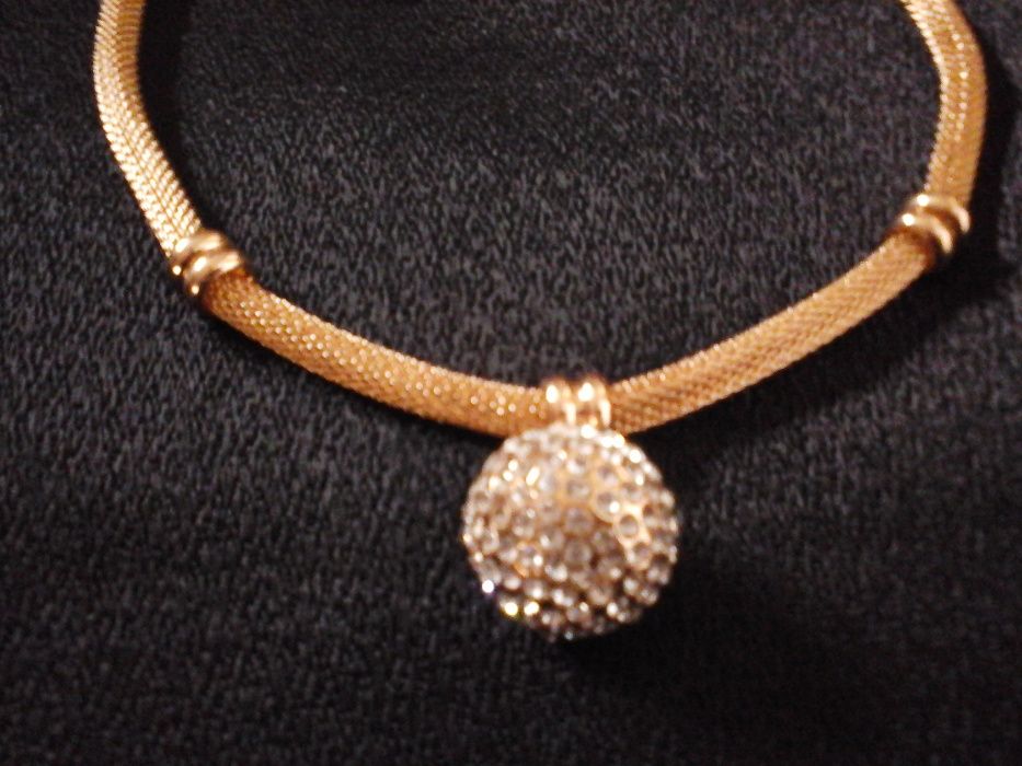 GARGANTILHA Dourada c/Berloque Brilhantes "Fashion Jewerly" - NOVA!