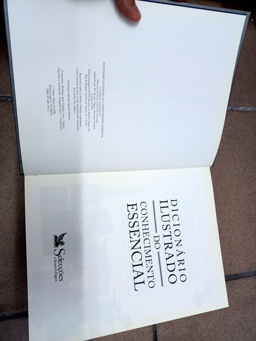 Dicionário Ilustrado do Conhecimento Essencial