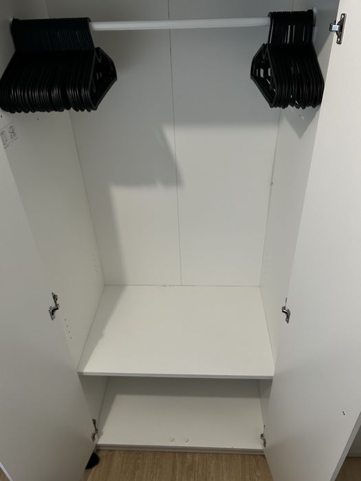 2 roupeiros com duas portas cada