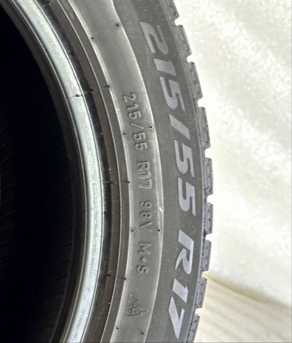 Автошини колеса резина 215/55 R17 PIRELLI Sottozero 3 зимові 2022 рік