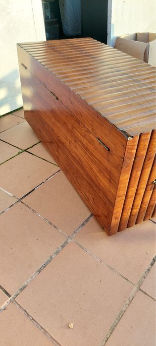 Bau em madeira moderno