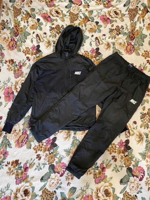 Спортивный костюм Nike оригинал куртка + штаны размер M