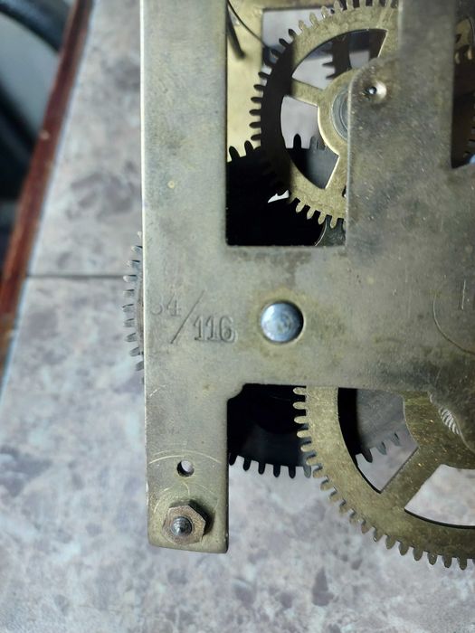 719 Mechanizm starego zegara ściennego HHS