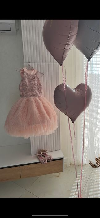 Святкова сукня для дівчинки 122-126 см