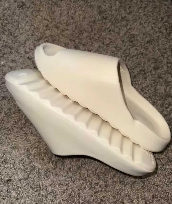 Chinelos estilo Yeezy Slide 43/44