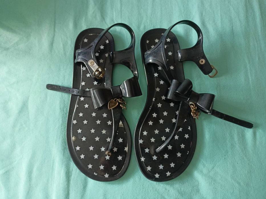 Gumowe sandały, japonki rozmiar 37, długość wkładki 24 cm.