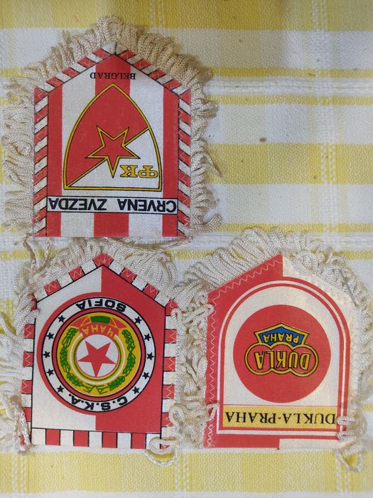 Galhardetes Dukla praga Estrela vermelha CSKA Sofia