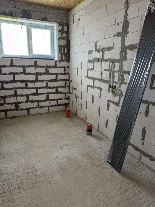 Неперевершена Американка поруч з лісом(!)