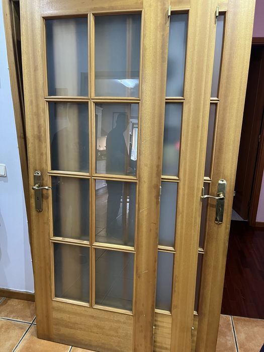 2 Porta madeira com ferragens