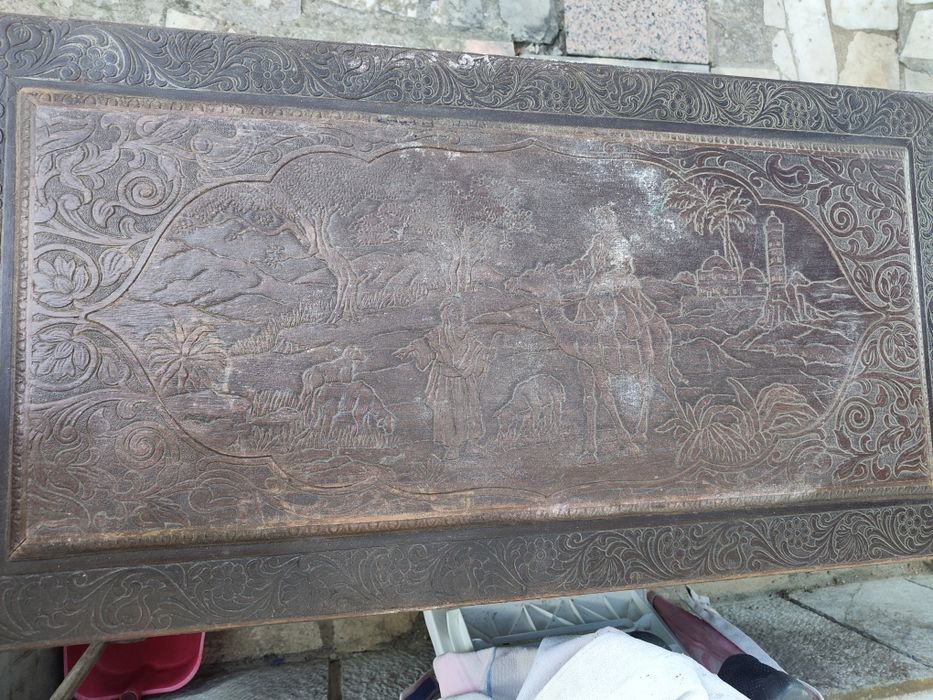 Arca de madeira com detalhes