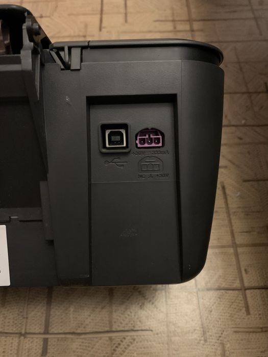 Принтер HP Deskjet 2050 без картриджей