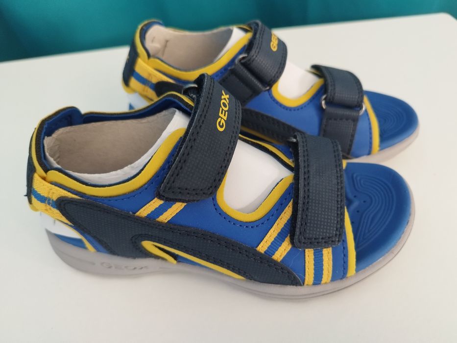 Sandálias Geox tamanho 29