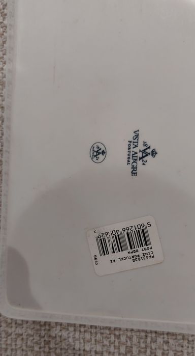 Produzida pela prestigiada Fábrica de Cerâmica Vista Alegre