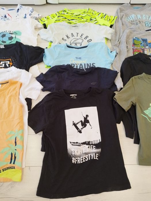 Paka podkoszulki chłopięce 22 sztuki 134 / 140