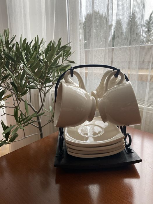 Zestaw filiżanek na stojaku 4 szt.