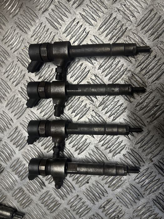 Wtryskiwacz 1.9 cdti 165