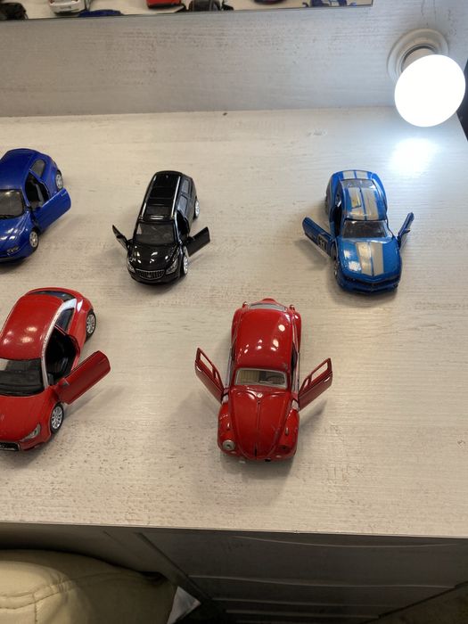 Металеві машинки в хорошому стані