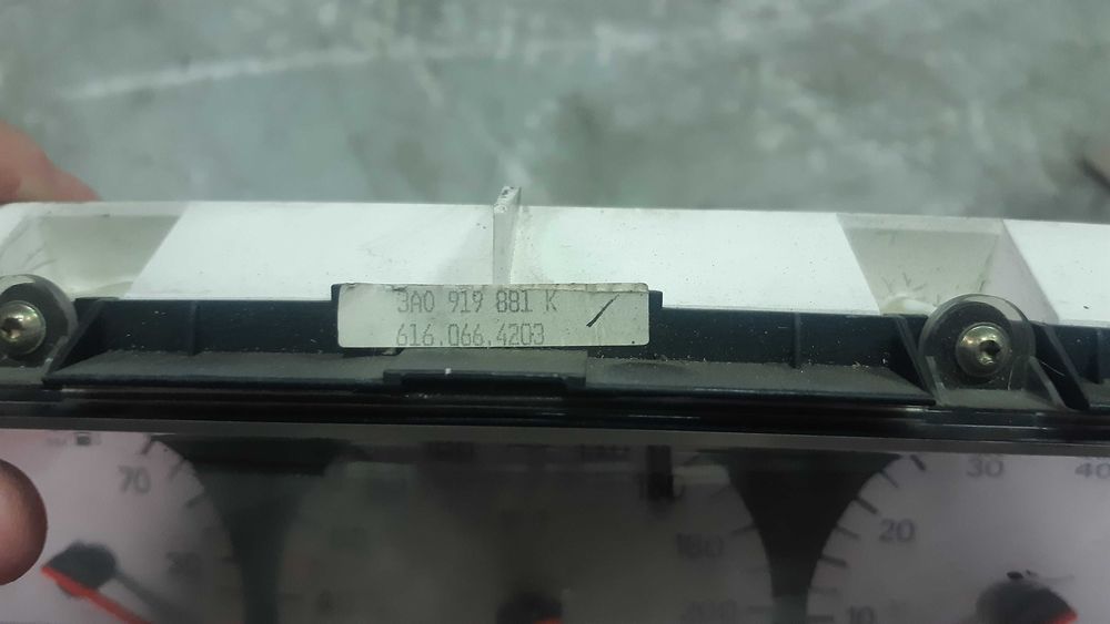 Licznik prędkościomierz passat b4 1.6 1.8 2.0 benzyna 240km/h