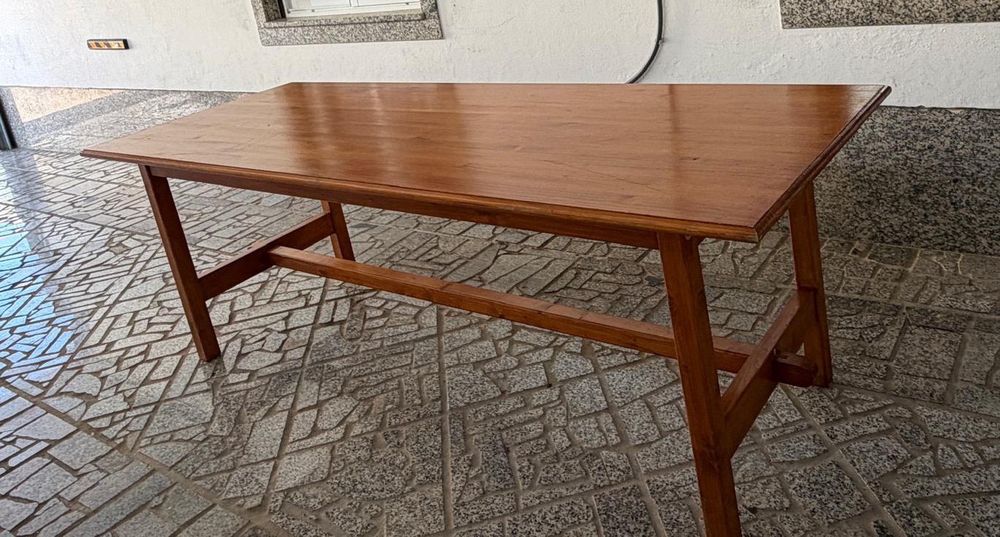 Mesa para convívio com