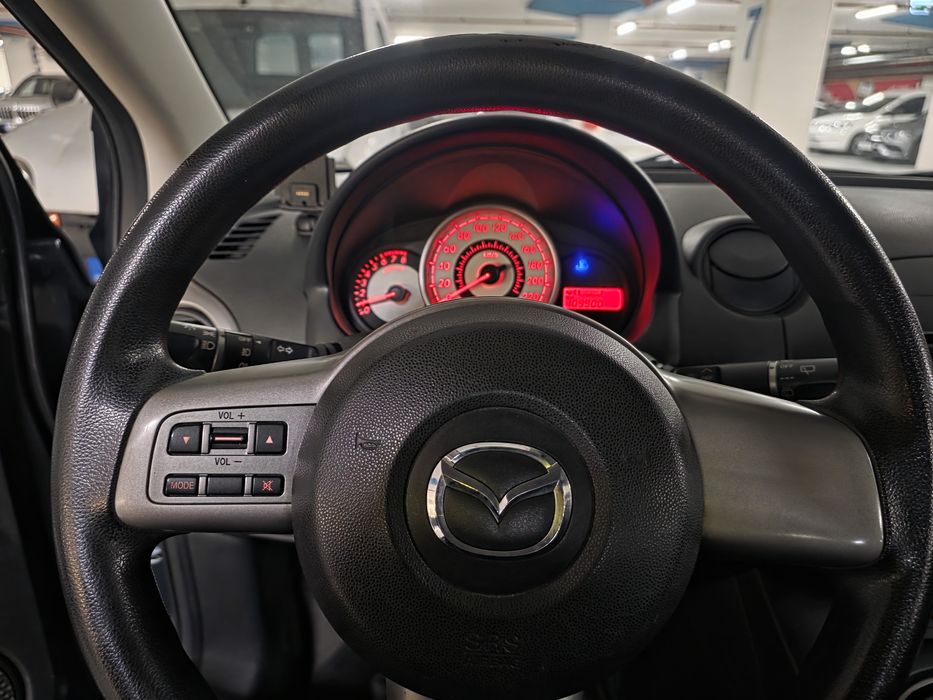 Vendo mazda 2 com 109900 kms