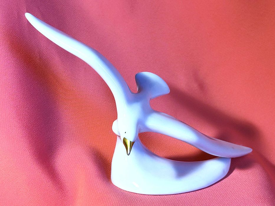 Figurka porcelanowa: „Mewa w locie”,biała porcelana Hollohaza,Hungary