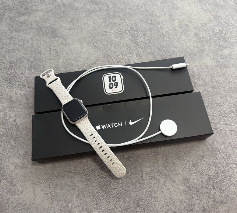 Продам Apple Watch Nike Series 7 41mm Starlight Model A2473 акб 75% повний комплект