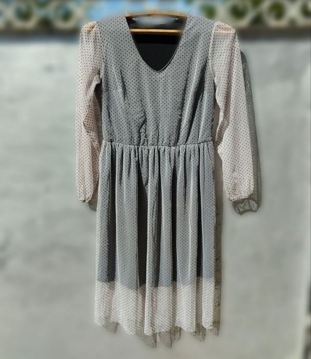 Святкова сукня в горошок