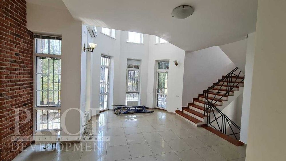 БЕЗ% будинок під офіс або житло  Голосіівський рн (350 м2)