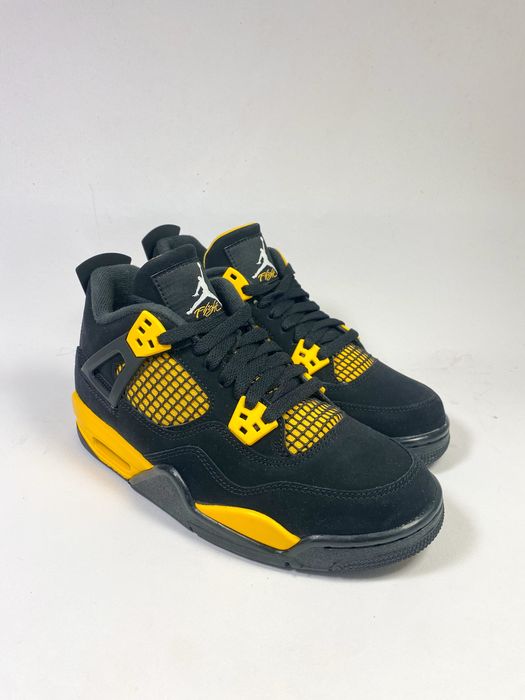 Jordan 4 Retro Thunder (GS) - 38 EU / 5.5Y US
