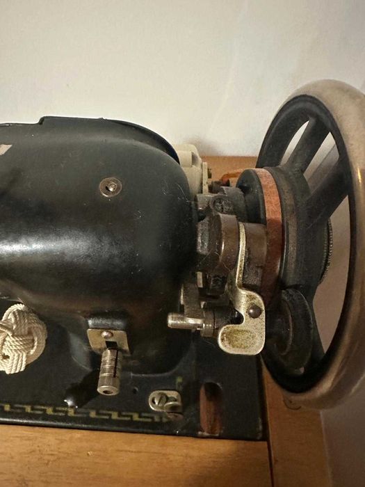 Máquina Costura PFAFF 130 Elétrica c/móvel