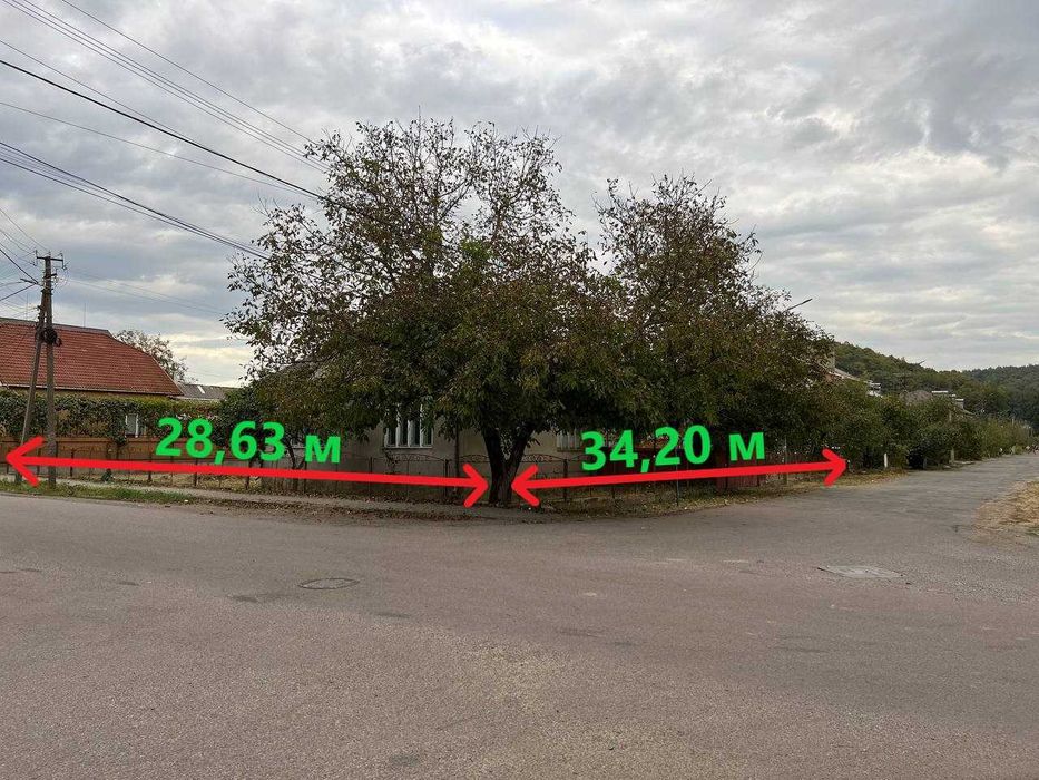 Продається будинок і земельна ділянка біля лікарні