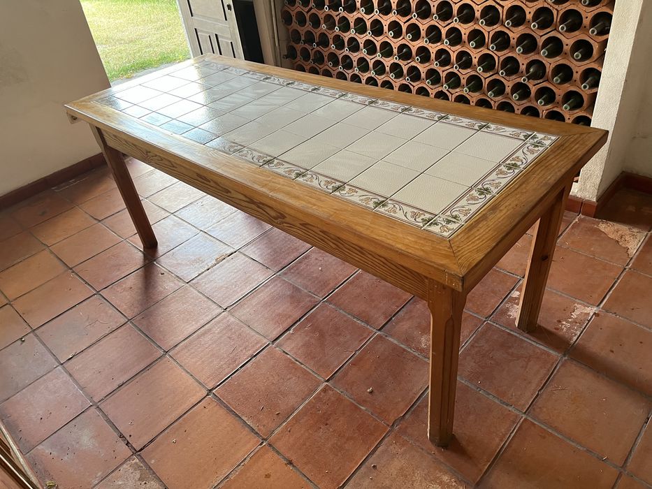 Mesa grande para tainadas