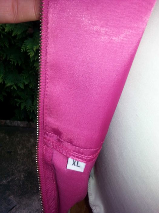 aramantowa sukienka bufki