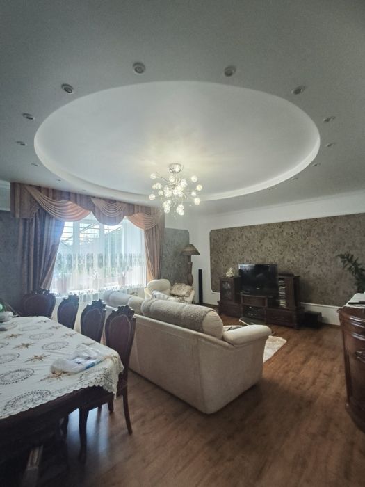 Продам просторий будинок 240 м² + баня з басейном + гараж | 6,7 сотки | Торг