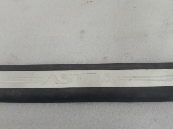 Rodapé / soleira porta frente direita OPEL Astra H TwinTop (L67)