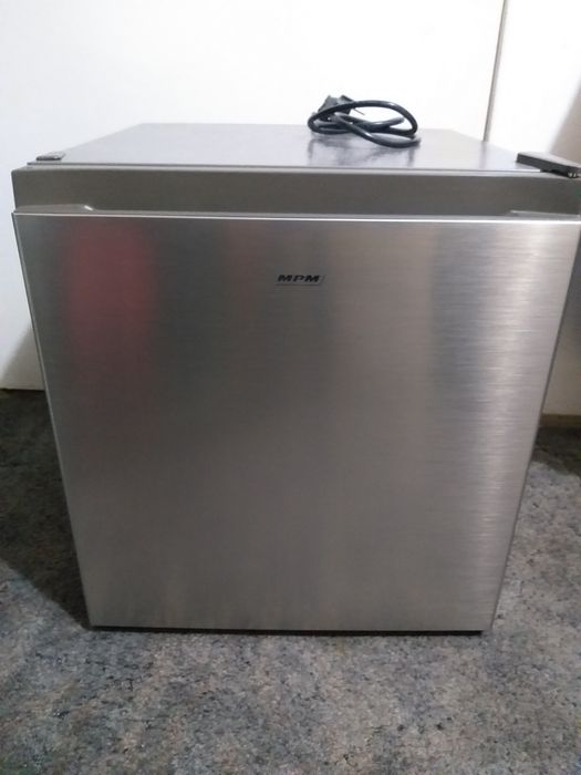 Lodówka mała z zamrażalnikiem MPM