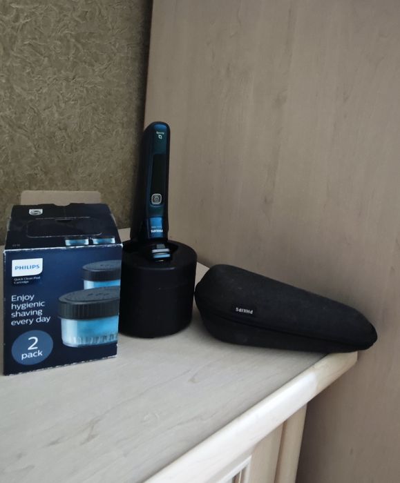 Бритва Philips Series 7000 (S7000) + Станция очистки, чехол и картриджи