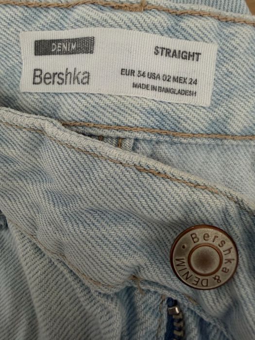 Джинси жіночі голубі Bershka