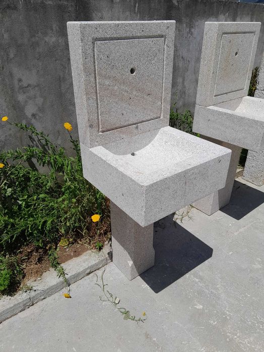 Fontanário em granito ,modelo linhas modernas