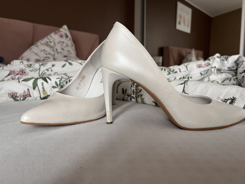 Buty ślubne Neścior – rozmiar 39, eleganckie białe szpilki
