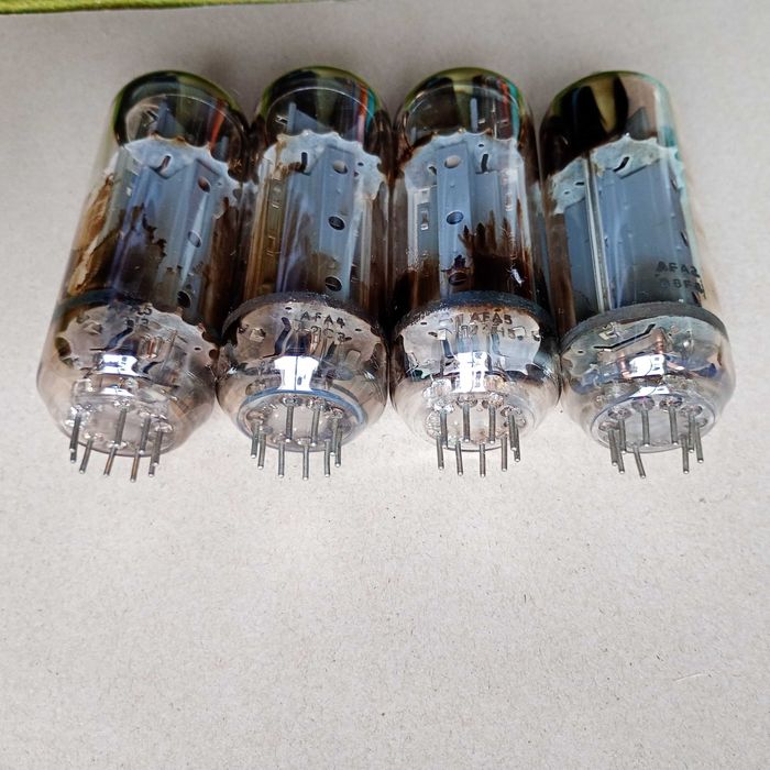 Lampy elektronowe 4szt.