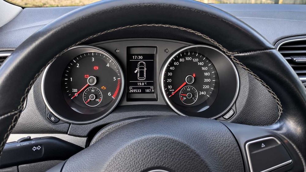 VW Golf Variant 1.6 TDI 105cv | 09/2011 | 269.500 km | Bem estimada